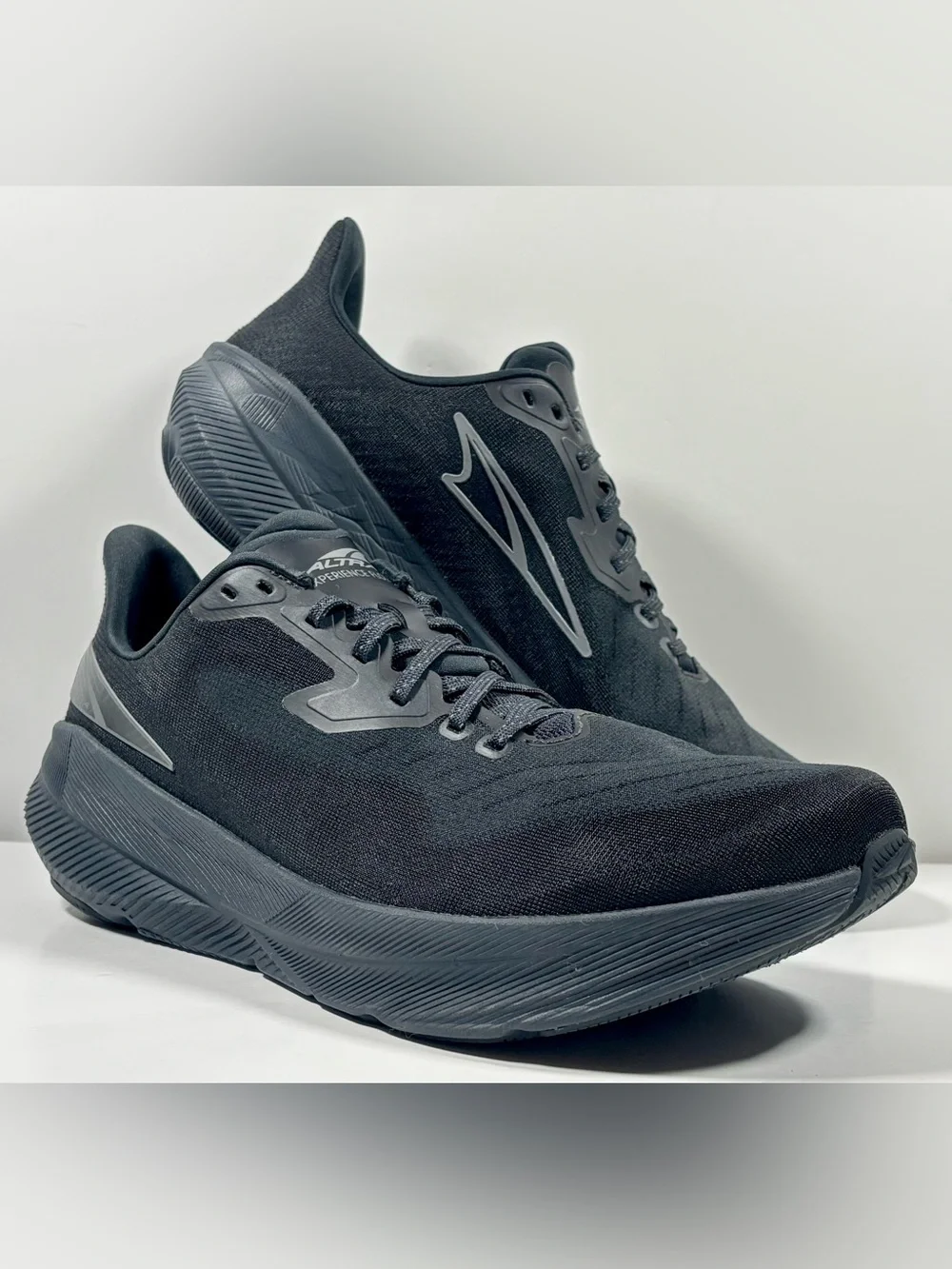 Altra Experience Flow men’s running shoes in black, size US 11.5 / EU 46. EUC